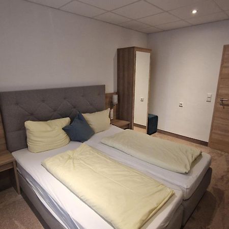 Schwarzer Adler - Hotel Garni Ipsheim Екстериор снимка