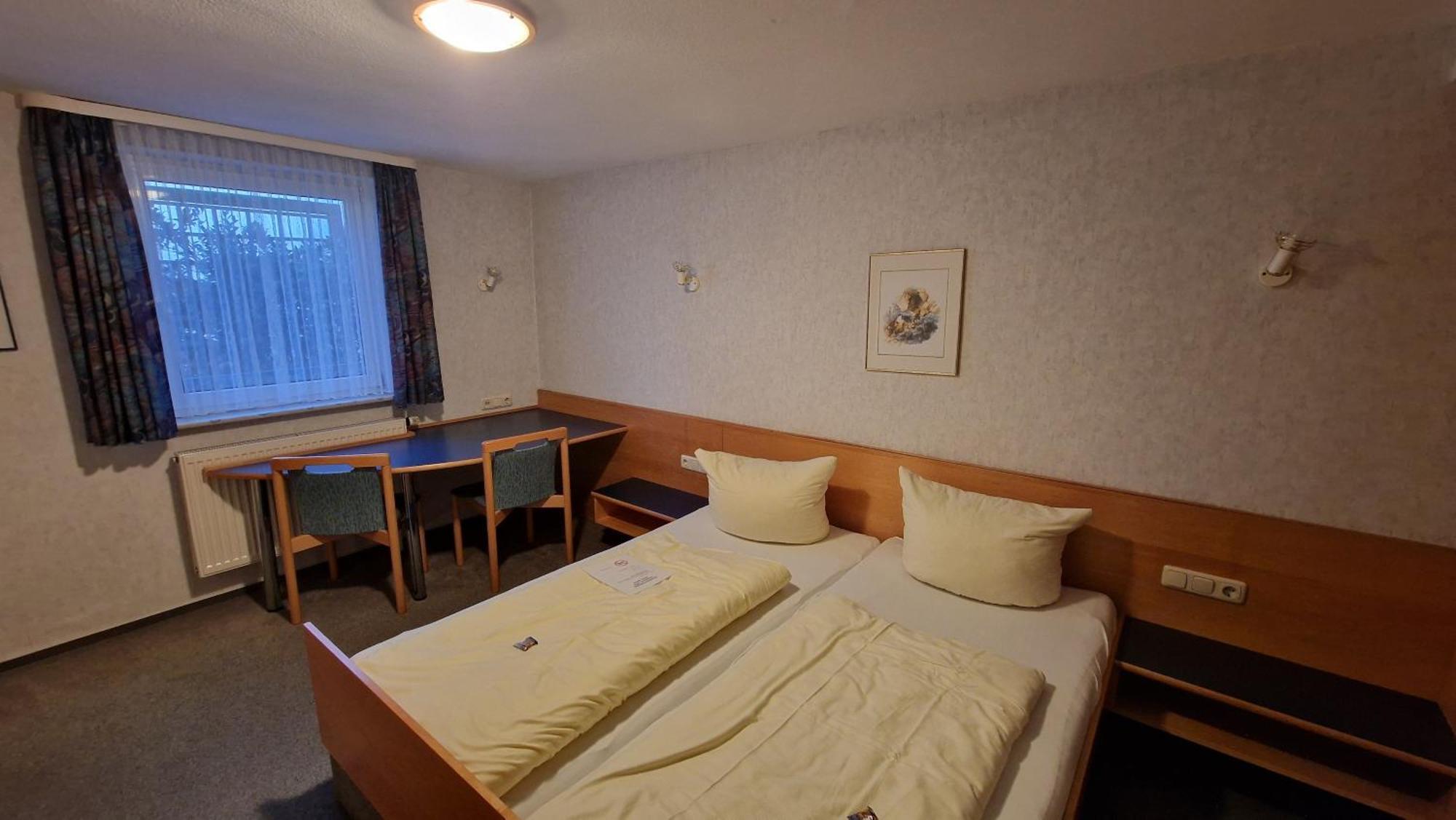 Schwarzer Adler - Hotel Garni Ipsheim Стая снимка