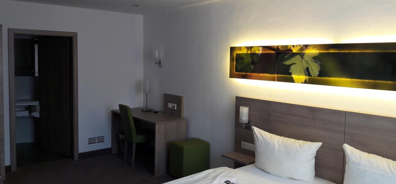 Schwarzer Adler - Hotel Garni Ipsheim Екстериор снимка
